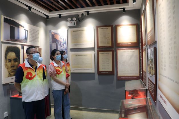 【集團動態(tài)】參觀黨史陳列館 重燃紅色革命情(圖12)