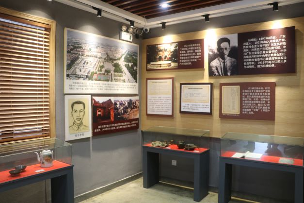 【集團動態(tài)】參觀黨史陳列館 重燃紅色革命情(圖13)