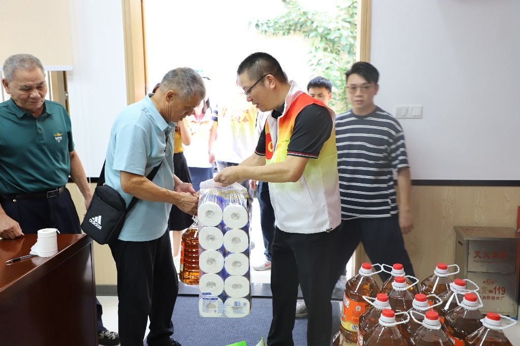 東莞建工集團黨支部開展雙節(jié)慰問活動(圖10) 東莞建工集團黨支部開展雙節(jié)慰問活動(圖10)