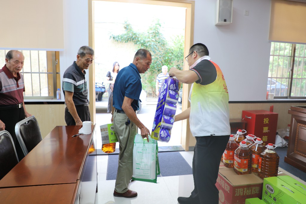 東莞建工集團黨支部開展雙節(jié)慰問活動(圖11) 東莞建工集團黨支部開展雙節(jié)慰問活動(圖11)