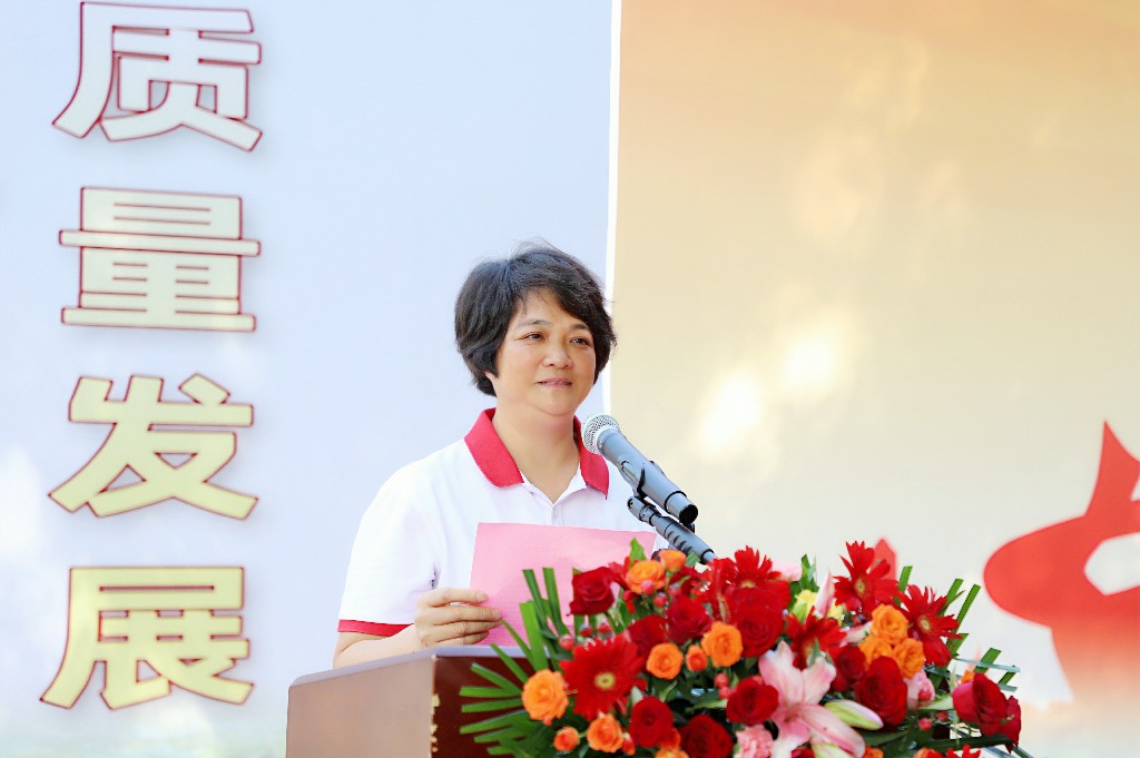 攜手央企，共繪“百千萬(wàn)工程”新畫(huà)卷 | 東莞建工集團(tuán)助力橋頭鎮(zhèn)工業(yè)路房屋外立面提升樣板項(xiàng)目開(kāi)工儀式圓滿舉行(圖3)